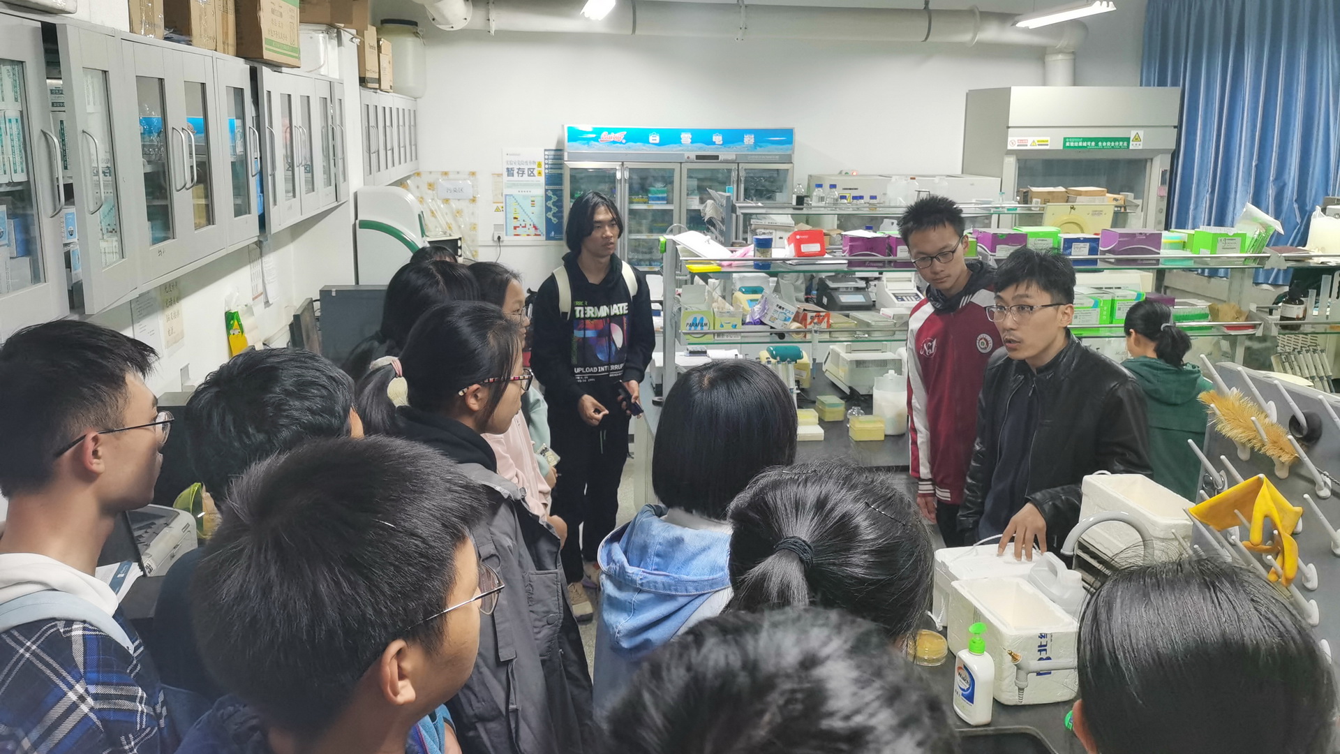 走进动科学院实验室