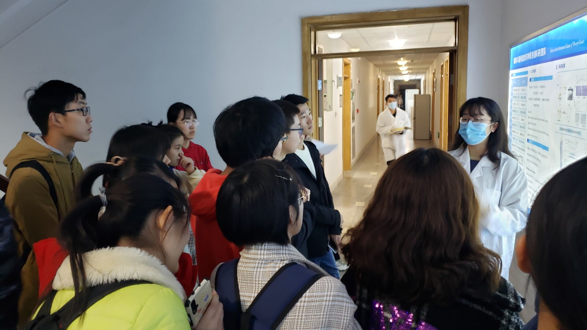 创新学子参观动科学院楼