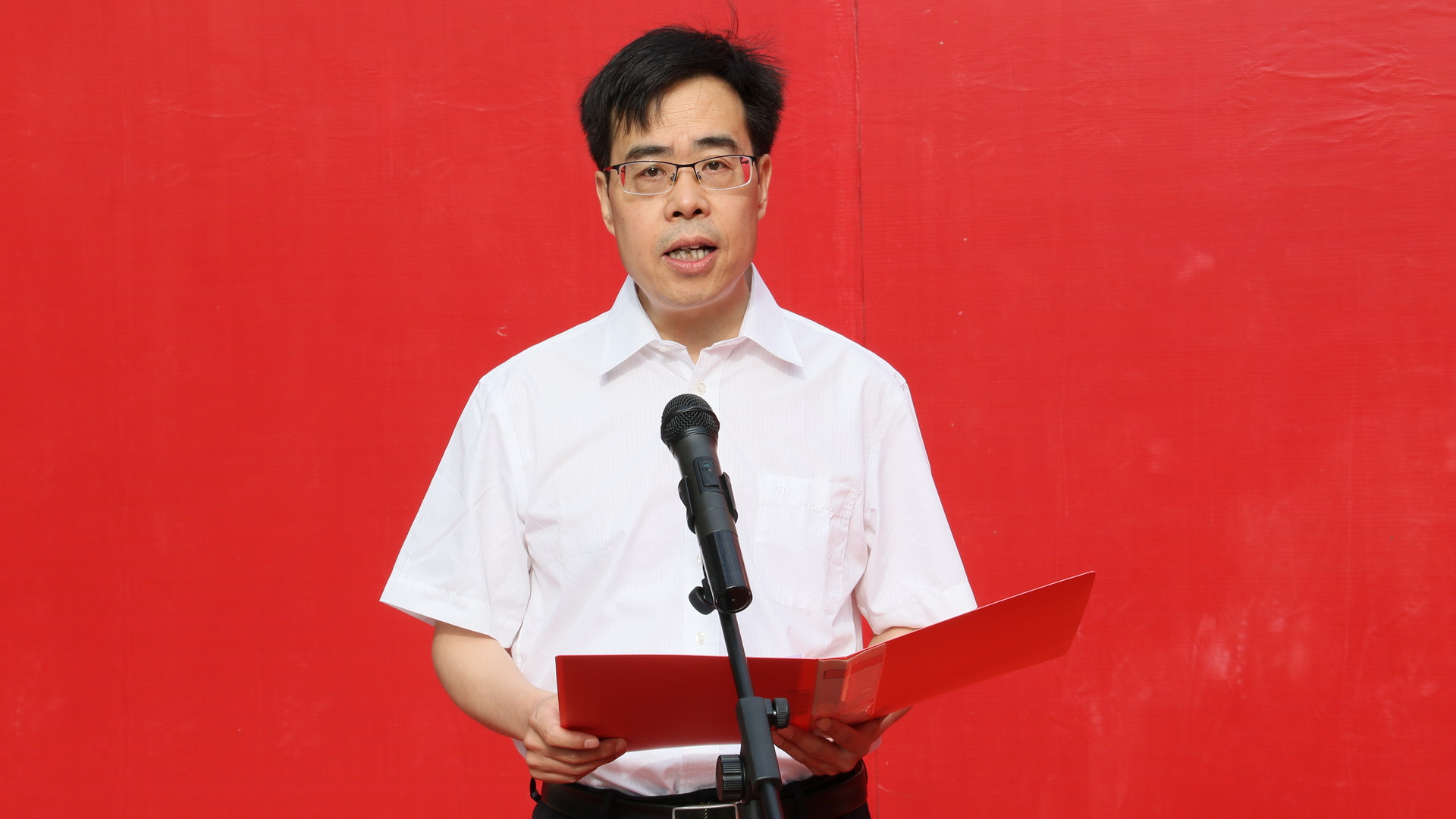 王小平副院长主持典礼