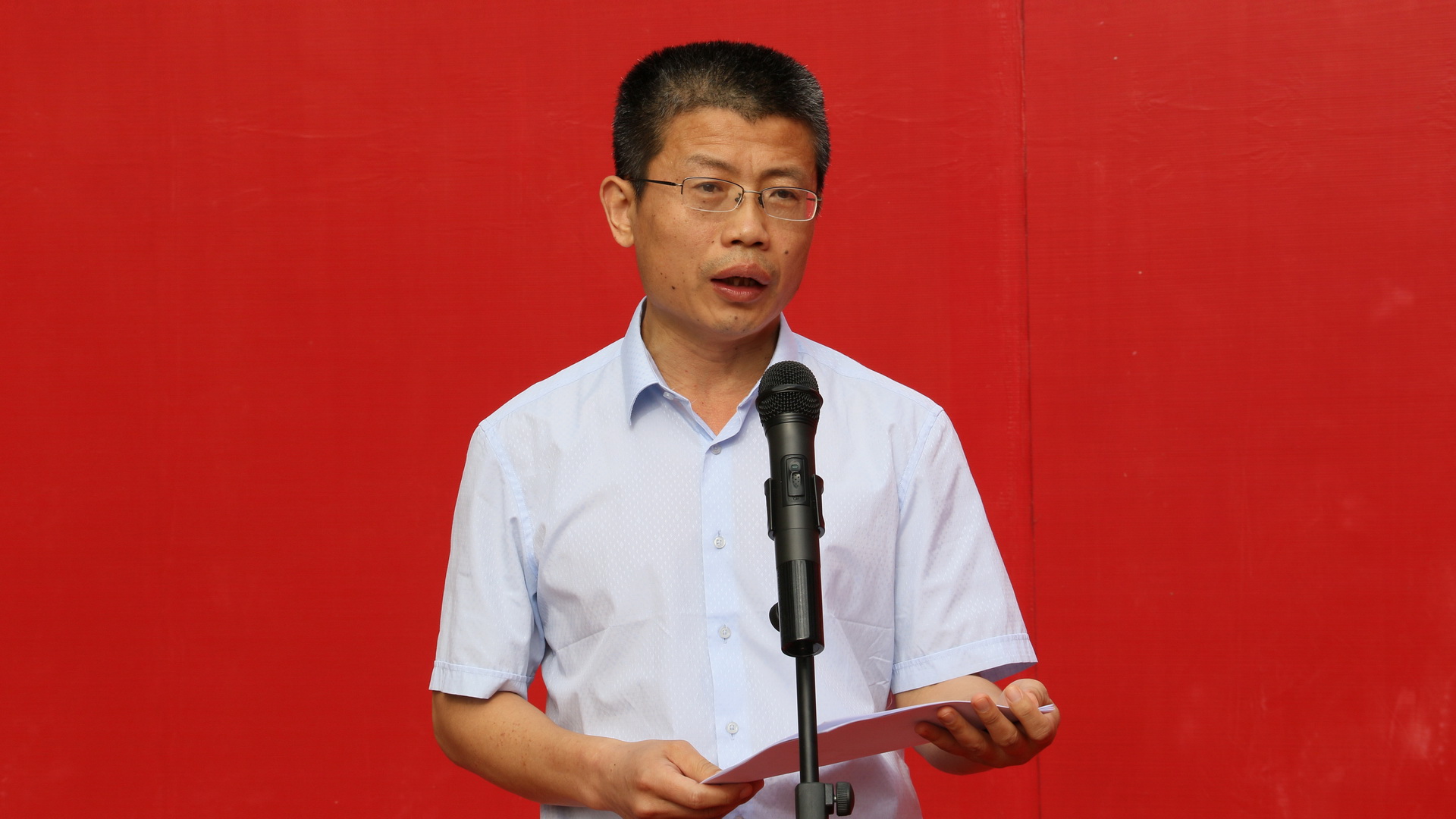 李向拓副书记宣读决定