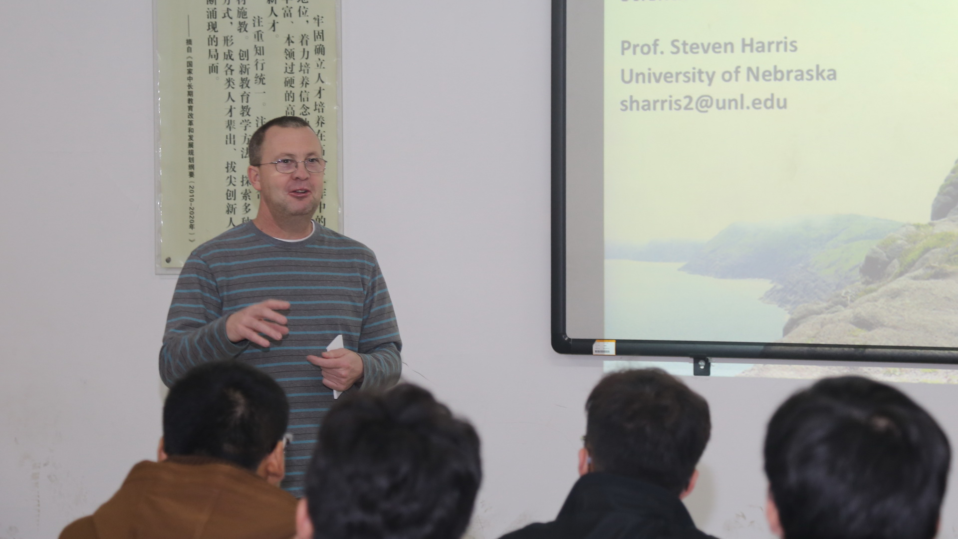 美国内布拉斯加林肯大学Steven Harris教授在新葡的京集团8814教室授课
