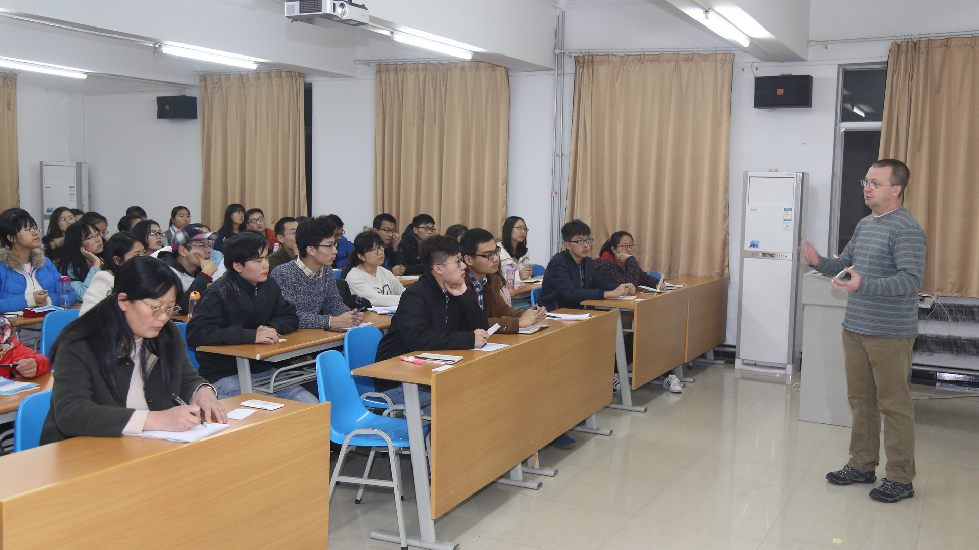 Steven Harris教授讲授《Research Methodology and Scientific Writing》课程