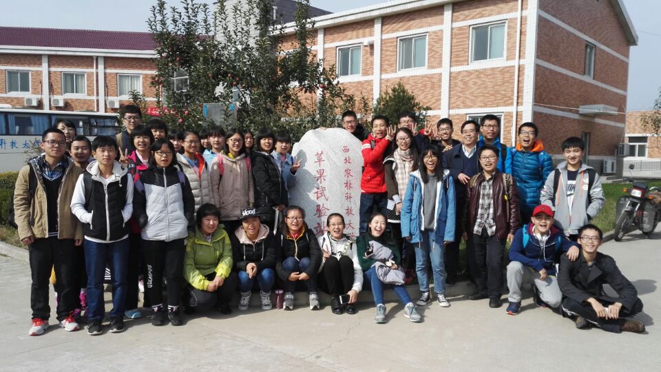 新葡的京官网学生赴白水苹果试验站开展基地教学实习