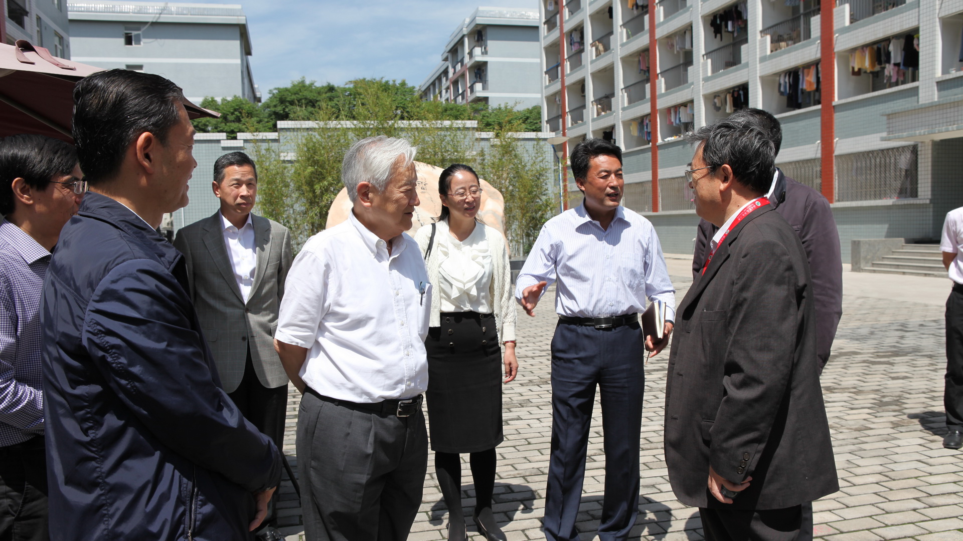 本科教学预评估专家与于子桥和于中兴交流