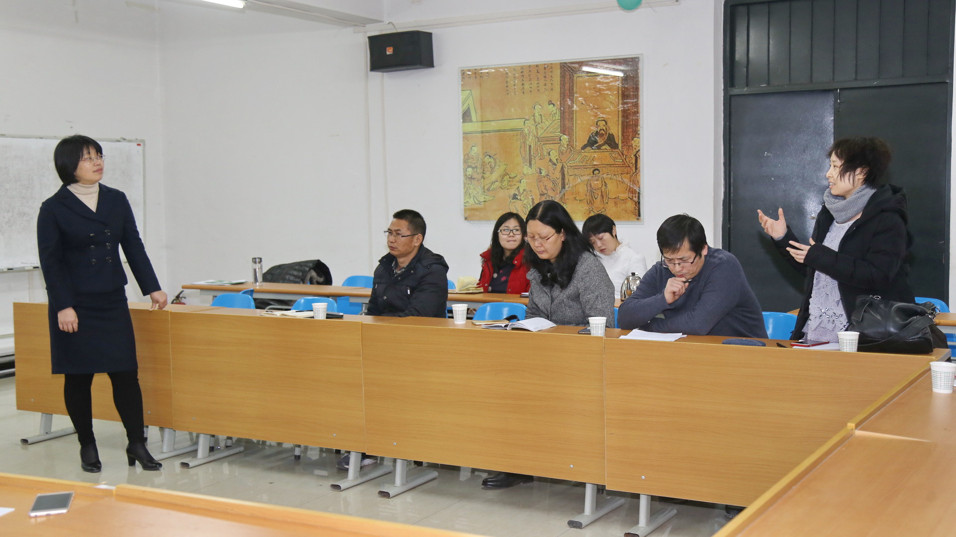 杨秋宁副研究员与现场老师进行探讨