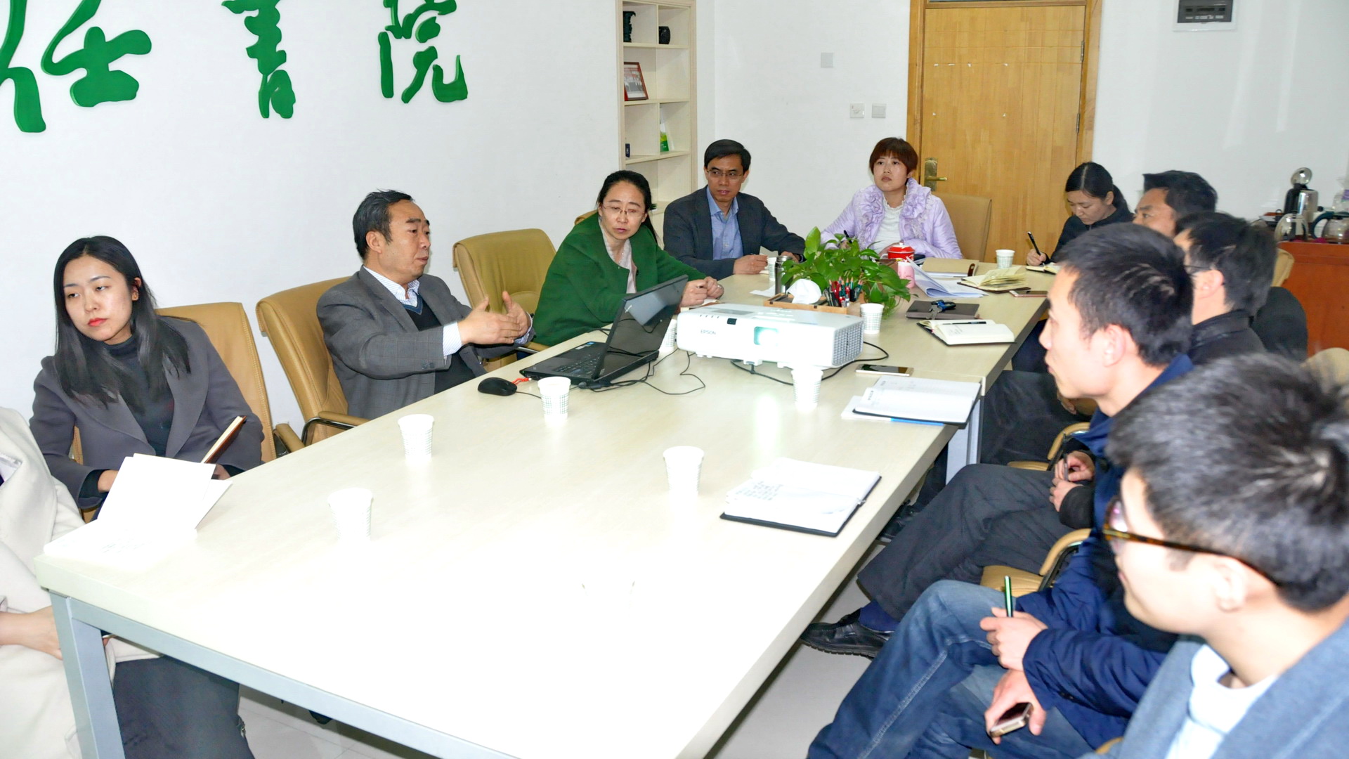 王国栋教授做培训报告