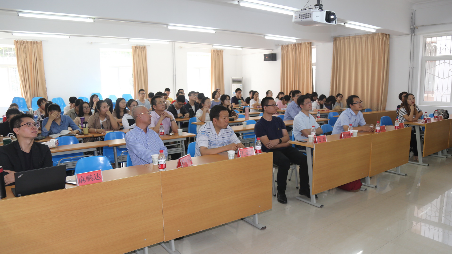 生命科学学院8位专家教授来访新葡的京集团8814作学科宣讲报告