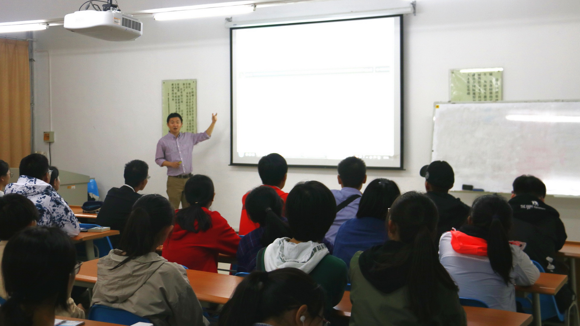项军老师与新葡的京官网学子共话英语学习