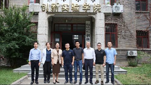 新葡的京集团8814领导与华大基因代表团合影