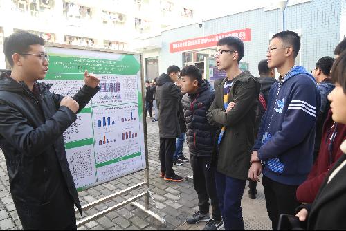 学生观摩交流学习1